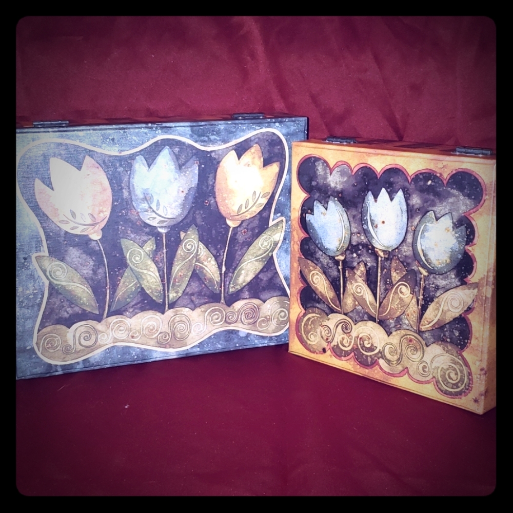 Antique tulip Dresser & Jewelry Box set